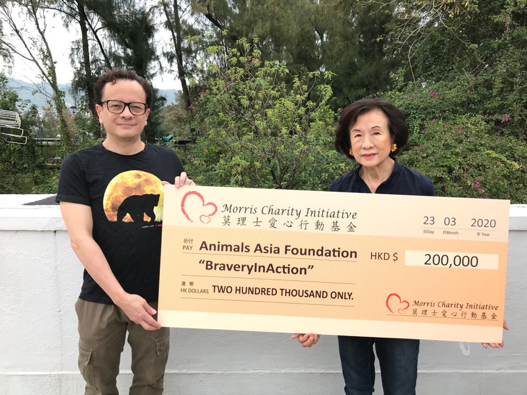 Eleanor and Trevor from the Morris Charity Initiative present Animals Asia with a generous cheque