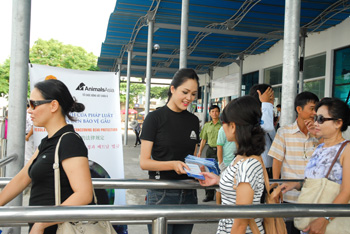 Vietnamese celebrity Hoang Anh joins the campaign